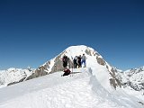 Salita al Ferrantino (2335 m) e al Ferrante (2427 m) e discesa al Rif. Albani (1939 m) in un mare di neve il 28 febb 09  - FOTOGALLERY